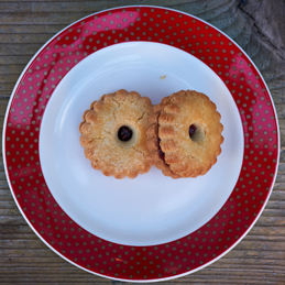 SMALL RASPBERRY LINZER TART