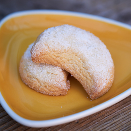 HALF MOON WITH SUGAR