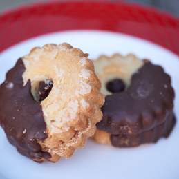 SMALL CHOCOLATE LINZER TART